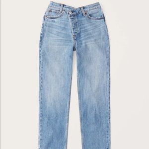 Abercrombie & Fitch Curve Love The Dad High Rise in Medium Wash